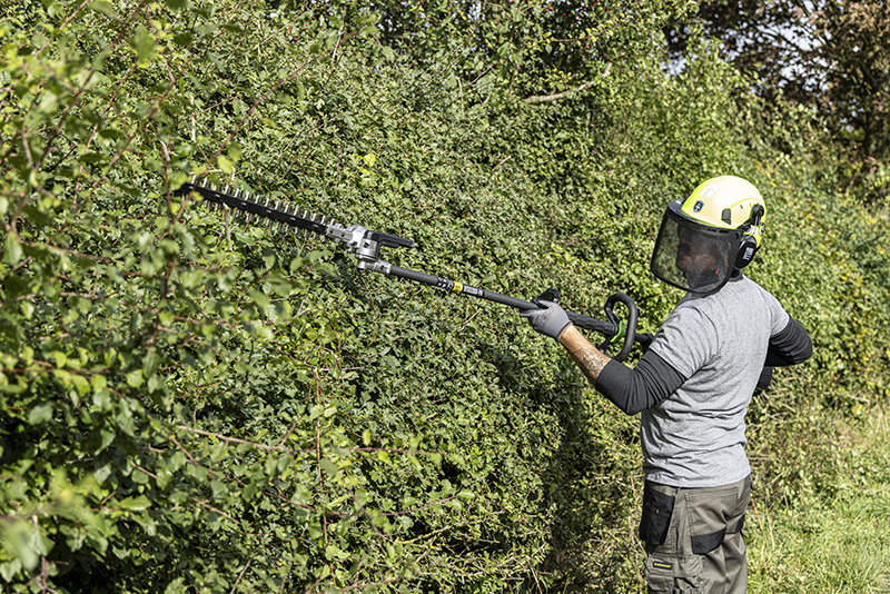 SPD_HTX5300-PA_Pro-X_Hedge Trimmers_Action