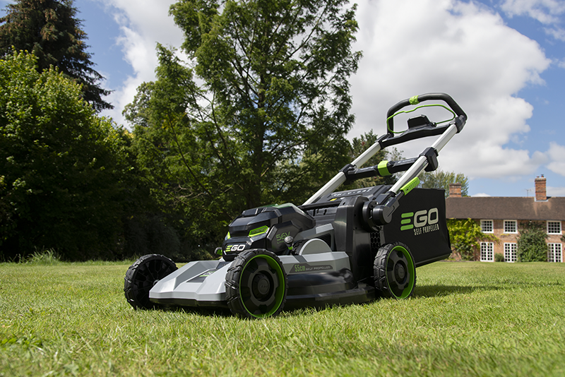 SPD_LM2230E-SP_Professional_Mowers_Lifestyle