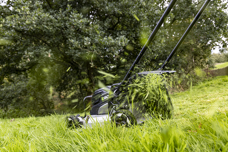 SPD_LMX5300SP_Pro-X_Mowers_Action