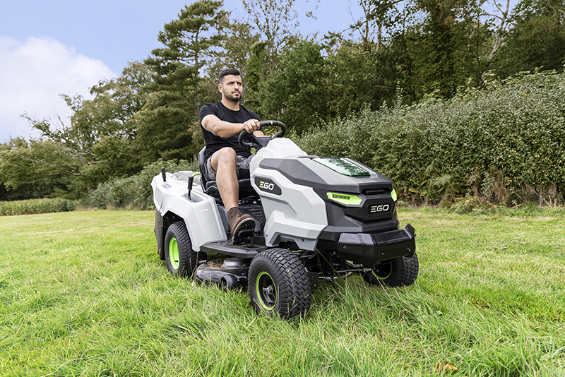 SPD_TR3800E-B_EGOEU_Mowers_Lifestyle